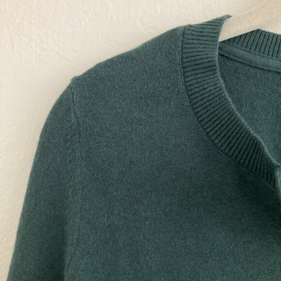 J Jill Sweater Escarole Green Long Sleeve V Neck Workwear Minimalist Classic NWT - Picture 4 of 11